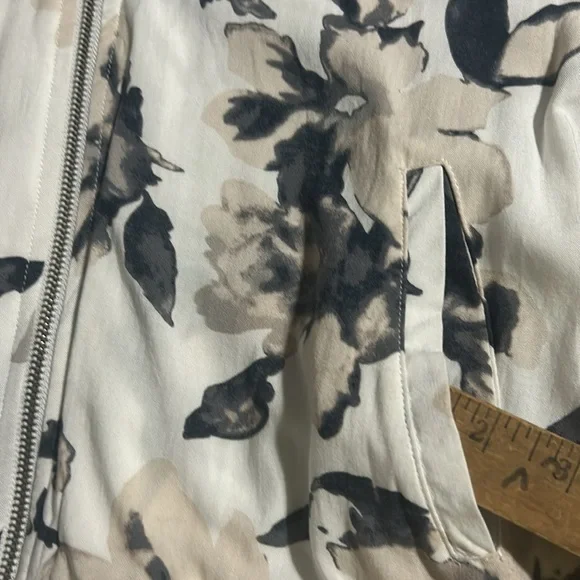 Abstract Floral jacket - Picture 8 of 9